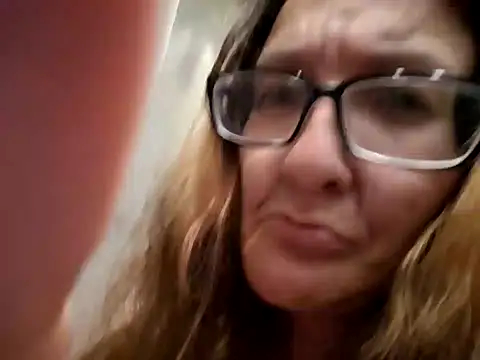 ILUV2TUCHMYKITTY online show from 15, 9, 2025