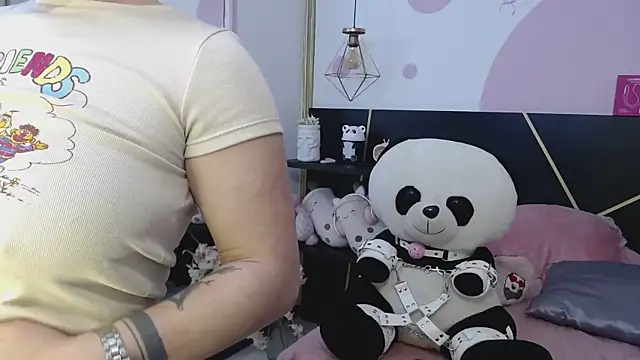 Snapshot of DanniAbbey chatting on 25, 10, 2025 DanniAbbey online show from 25, 10, 2025