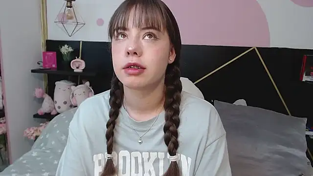 Snapshot of DanniAbbey chatting on 16, 11, 2025 DanniAbbey online show from 16, 11, 2025