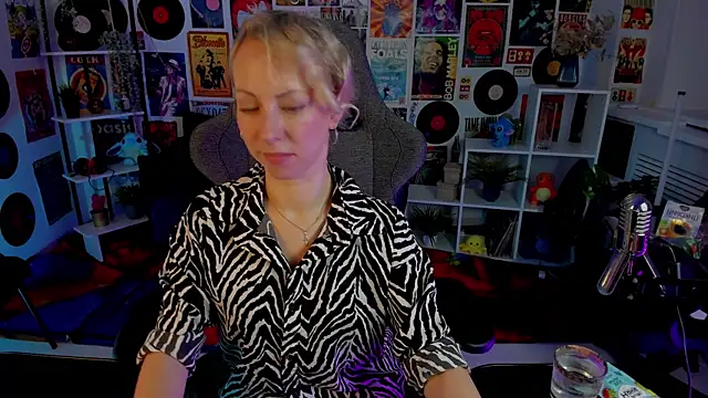 LylithSkye online show from 5, 1, 2025