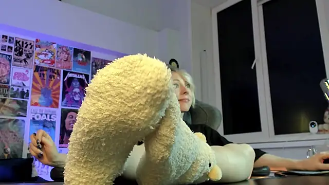 LylithSkye online show from 15, 1, 2025