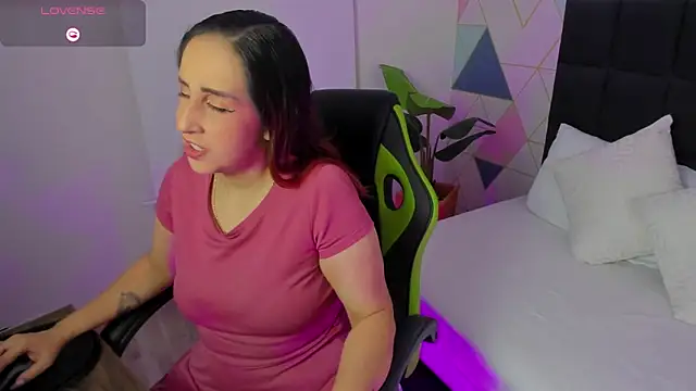 Snapshot of jadde13_ chatting on 6, 10, 2025 jadde13 online show from 6, 10, 2025