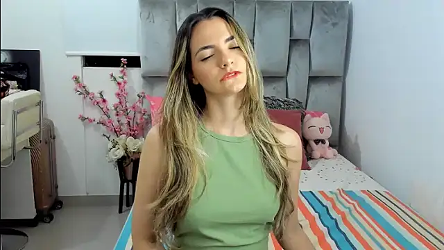 Snapshot of baby-miah chatting on 30, 12, 2024 baby-miah online show from 30, 12, 2024