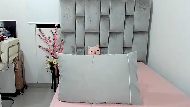 Snapshot of baby-miah chatting on 7, 2, 2025 baby-miah online show from 7, 2, 2025