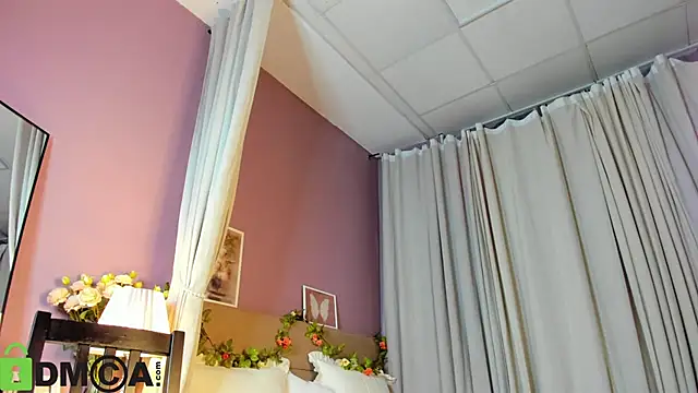 Snapshot of Dearly_Emily chatting on 17, 11, 2025 Dearly Emily online show from 17, 11, 2025