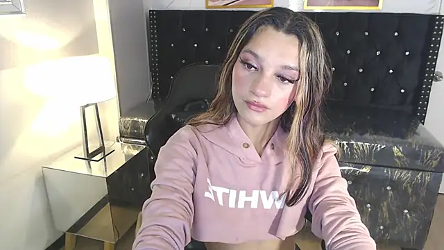 Snapshot of Laurita_b chatting on 15, 1, 2025 Laurita b online show from 15, 1, 2025