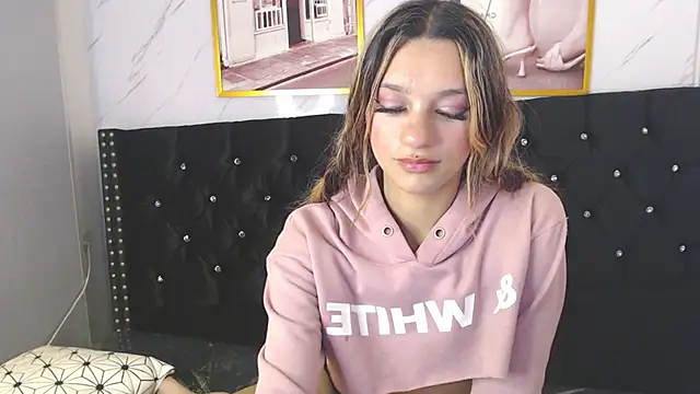 Snapshot of Laurita_b chatting on 15, 1, 2025 Laurita b online show from 15, 1, 2025