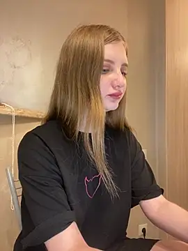 MollyDolle online show from 9, 5, 2026