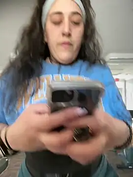 Snapshot of ThicBunz chatting on 5, 5, 2026 ThicBunz online show from 5, 5, 2026
