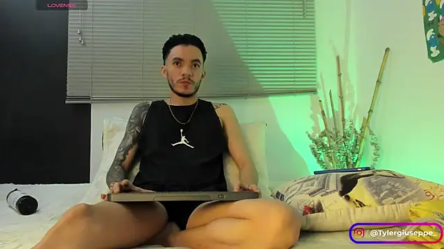 Snapshot of Tylergiuseppe_ chatting on 17, 1, 2025 Tylergiuseppe  online show from 17, 1, 2025