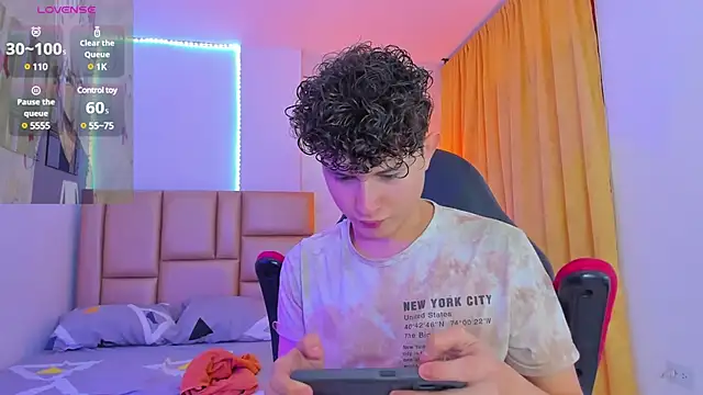 Snapshot of Nathan_Bluee chatting on 23, 12, 2024 Nathan Bluee online show from 23, 12, 2024