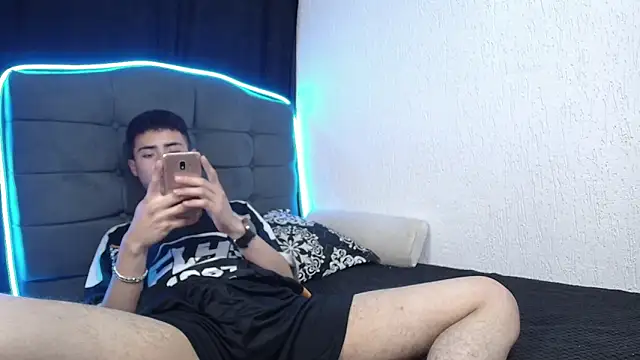 Snapshot of sexybat_twink chatting on 23, 12, 2024 sexybat twink online show from 23, 12, 2024