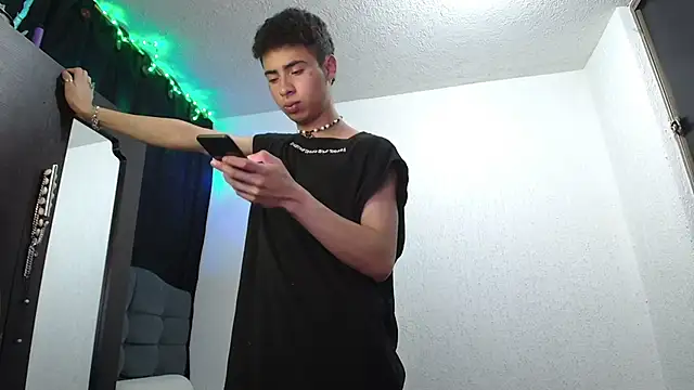 Snapshot of sexybat_twink chatting on 16, 1, 2025 sexybat twink online show from 16, 1, 2025