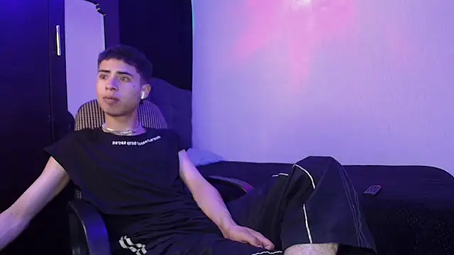 Snapshot of sexybat_twink chatting on 13, 2, 2025 sexybat twink online show from 13, 2, 2025