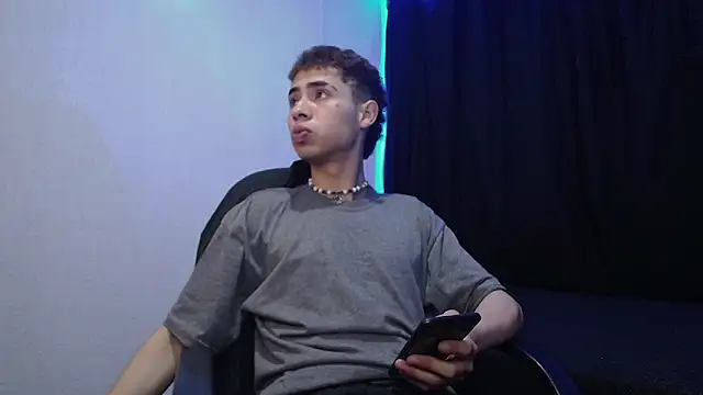 Snapshot of sexybat_twink chatting on 13, 3, 2025 sexybat twink online show from 13, 3, 2025