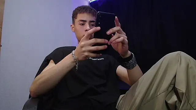 Snapshot of sexybat_twink chatting on 14, 3, 2025 sexybat twink online show from 14, 3, 2025