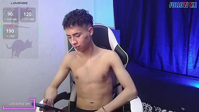 Snapshot of sexybat_twink chatting on 5, 10, 2025 sexybat twink online show from 5, 10, 2025