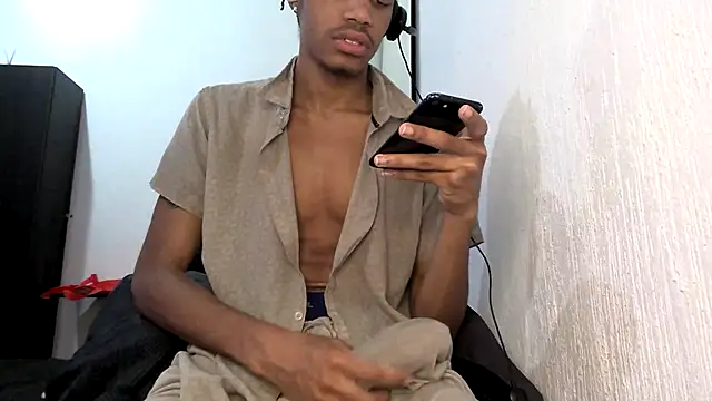 Snapshot of Skinnyblackman chatting on 12, 3, 2026 Skinnyblackman online show from 12, 3, 2026