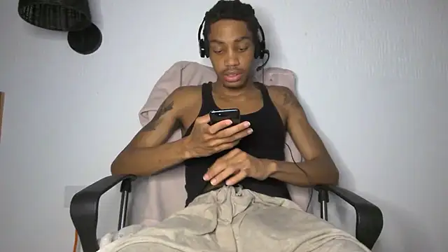 Snapshot of Skinnyblackman chatting on 12, 6, 2026 Skinnyblackman online show from 12, 6, 2026