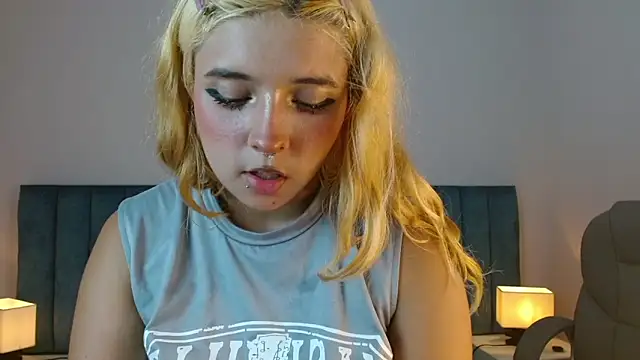 Snapshot of april_bunnyy chatting on 26, 1, 2025 april bunnyy online show from 26, 1, 2025