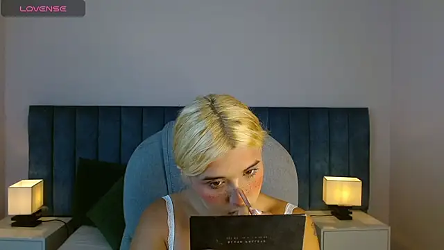 Snapshot of april_bunnyy chatting on 1, 3, 2025 april bunnyy online show from 1, 3, 2025