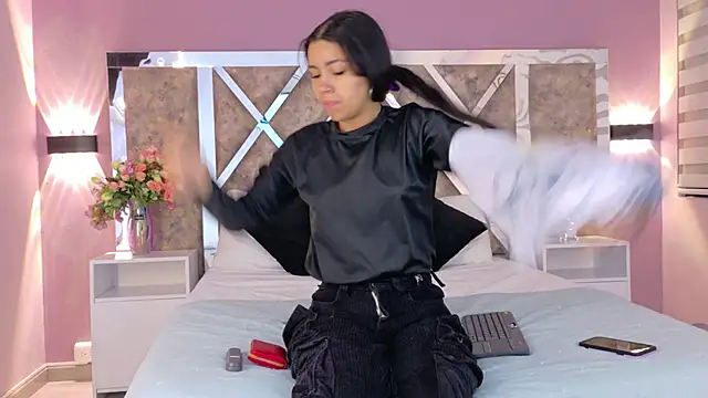 Larabrooks online show from 9, 11, 2025