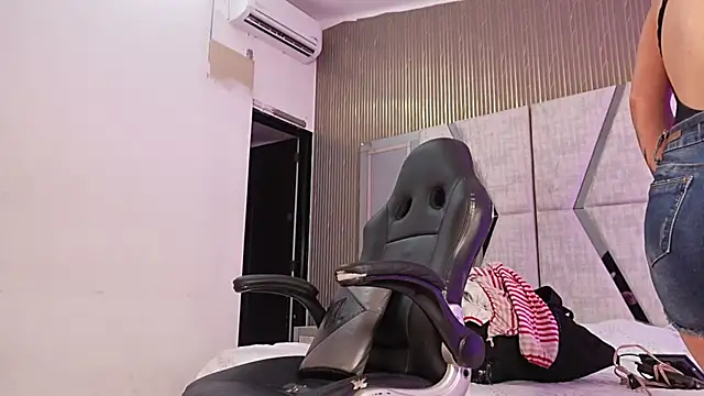 Melany Luv online show from 8, 2, 2026