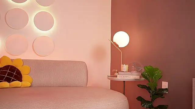 Snapshot of OSHUN_ chatting on 13, 4, 2026 OSHUN online show from 13, 4, 2026