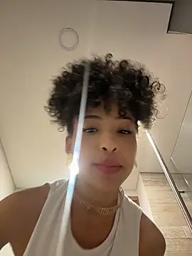 Snapshot of OSHUN_ chatting on 29, 4, 2026 OSHUN online show from 29, 4, 2026