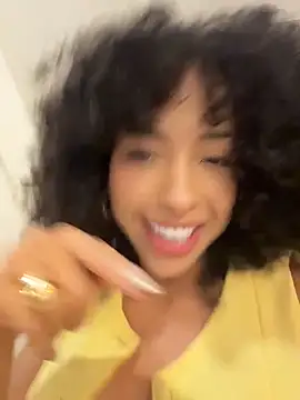 Snapshot of OSHUN_ chatting on 30, 4, 2026 OSHUN online show from 30, 4, 2026