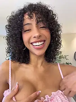 Snapshot of OSHUN_ chatting on 24, 5, 2026 OSHUN online show from 24, 5, 2026