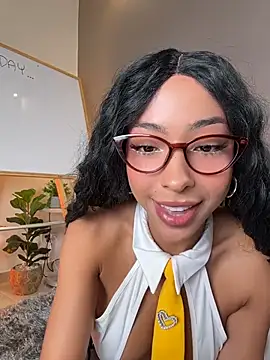 Snapshot of OSHUN_ chatting on 5, 8, 2026 OSHUN online show from 5, 8, 2026
