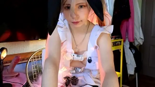 Moon Lollie  online show from 19, 1, 2026