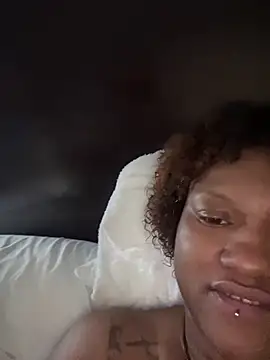 Snapshot of PrettyGal_Tingz chatting on 1, 2, 2025 PrettyGal Tingz online show from 1, 2, 2025