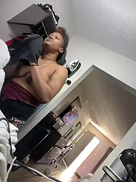 Snapshot of PrettyGal_Tingz chatting on 2, 2, 2025 PrettyGal Tingz online show from 2, 2, 2025