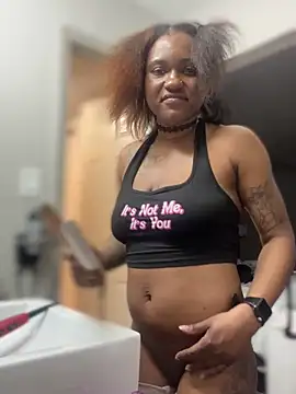 Snapshot of PrettyGal_Tingz chatting on 6, 2, 2025 PrettyGal Tingz online show from 6, 2, 2025