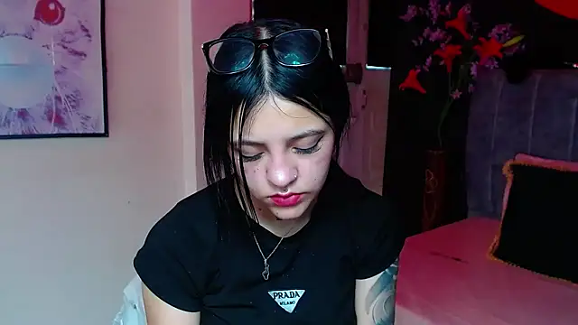 Violettasquirt online show from 4, 12, 2025