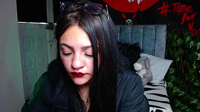 Snapshot of Violettasquirt chatting on 22, 4, 2026 Violettasquirt online show from 22, 4, 2026