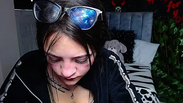 Snapshot of Violettasquirt chatting on 23, 4, 2026 Violettasquirt online show from 23, 4, 2026