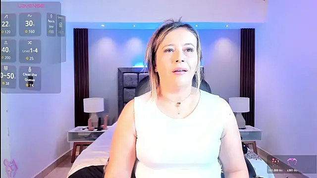 Snapshot of Susann_Ross chatting on 6, 4, 2026 Susann Ross online show from 6, 4, 2026