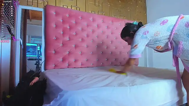 Molly gomez  online show from 19, 1, 2025