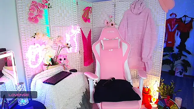 Snapshot of EllieKarrX chatting on 3, 2, 2025 EllieKarrX online show from 3, 2, 2025