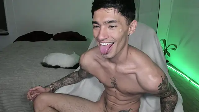 Snapshot of Damon__333 chatting on 16, 4, 2026 Damon 333 online show from 16, 4, 2026