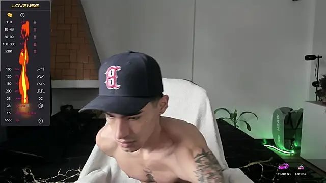 Snapshot of Damon__333 chatting on 17, 7, 2026 Damon 333 online show from 17, 7, 2026
