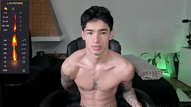 Snapshot of Damon__333 chatting on 22, 7, 2026 Damon 333 online show from 22, 7, 2026