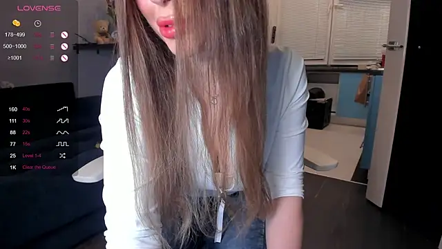 Snapshot of wwildfox chatting on 12, 3, 2025 wwildfox online show from 12, 3, 2025