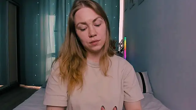 Snapshot of InsatiableFoxX chatting on 23, 4, 2026 InsatiableFoxX online show from 23, 4, 2026