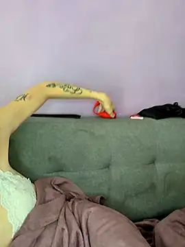 Snapshot of chachalette444 chatting on 21, 12, 2025 chachalette444 online show from 21, 12, 2025