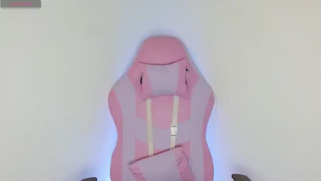 Snapshot of yulissa18 chatting on 5, 4, 2026 yulissa18 online show from 5, 4, 2026