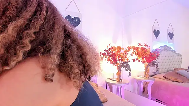 NiaColusi online show from 13, 11, 2025